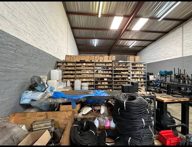 193M² WAREHOUSE TO LET IN CROWN